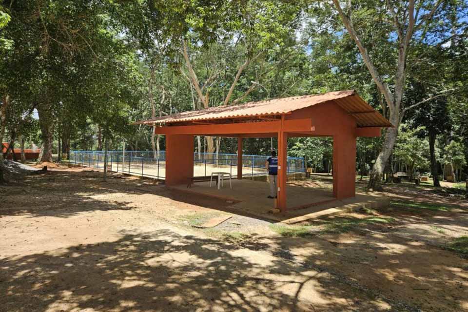 <div style="
                font-size: 18px;
                font-weight: bold;
                color: #0073aa;
                margin-bottom: 5px;
                text-transform: uppercase;
            ">OBRAS ESTADUAIS</div>Bosque Municipal de Ouro Preto do Oeste é revitalizado e ganha novas áreas de lazer e esporte