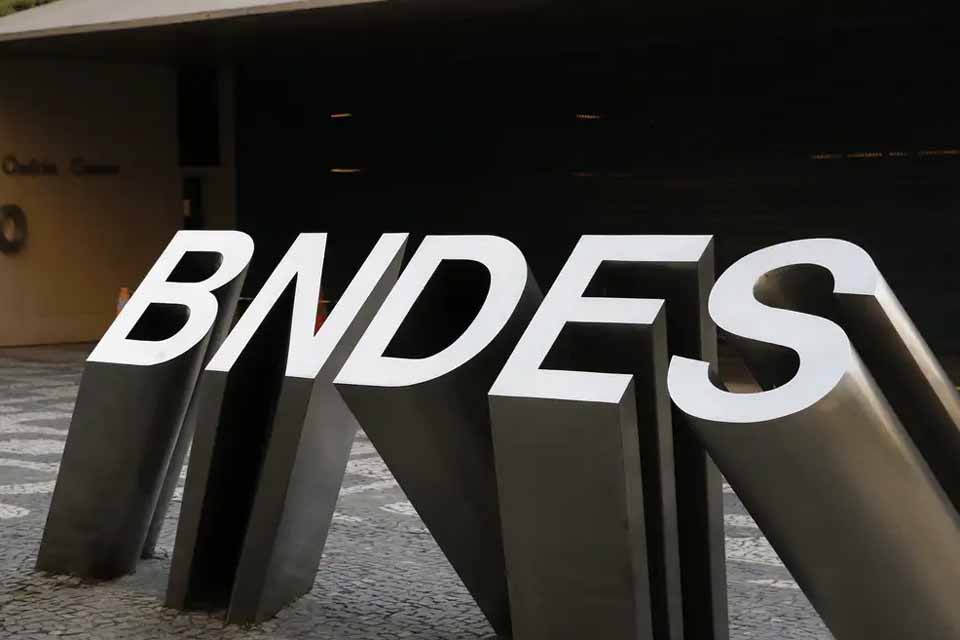 <div style="
                font-size: 18px;
                font-weight: bold;
                color: #0073aa;
                margin-bottom: 5px;
                text-transform: uppercase;
            ">ECONOMIA</div>Restauração ambiental pode gerar retorno financeiro, afirma secretário do Meio Ambiente