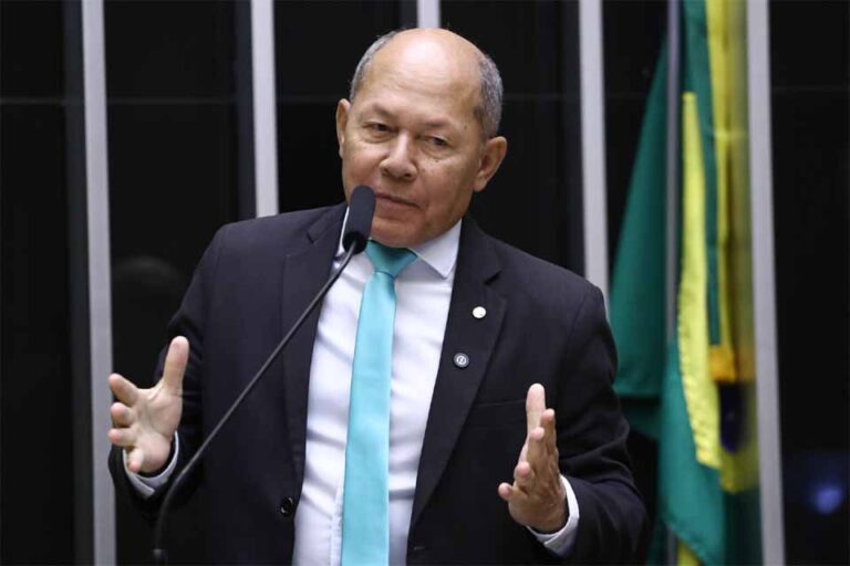 Chrisóstomo defende anistia “ampla, geral e irrestrita” em discurso na Câmara dos Deputados