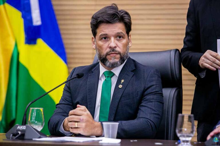 Deputado cobra governo sobre envio de projeto de auxílio para servidores da Saúde e Educação