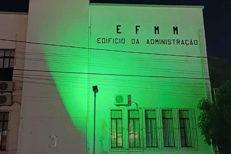 Prefeitura de Porto Velho ilumina Prédio do Relógio em verde pelo Dia Nacional de Conscientização sobre o Nanismo