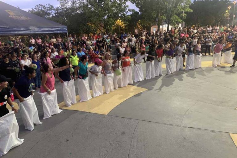 Mais de 3 mil servidores participaram da comemoração do Dia do Professor organizada pela Semed