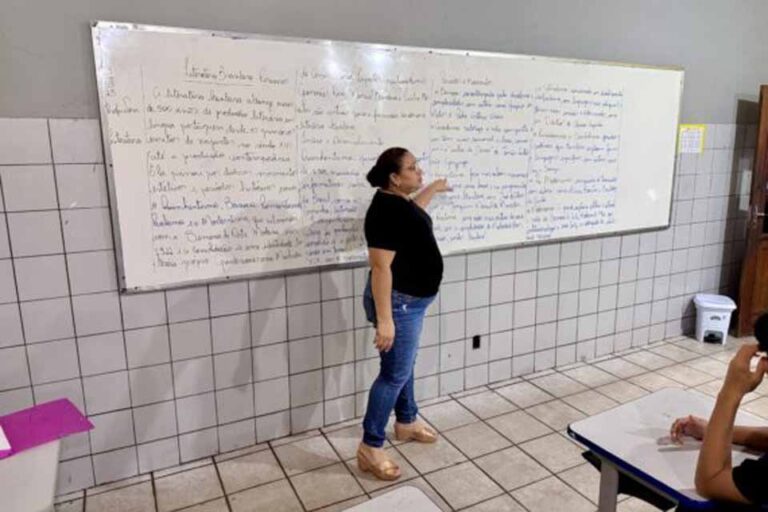 Governo de Rondônia cria auxílio-deslocamento e reajusta benefício de alimentação para servidores da Educação