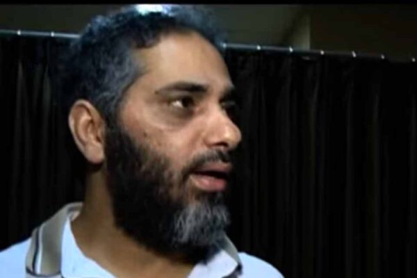 Cantor libanês Fadel Shaker se entrega ao Exército após 12 anos foragido