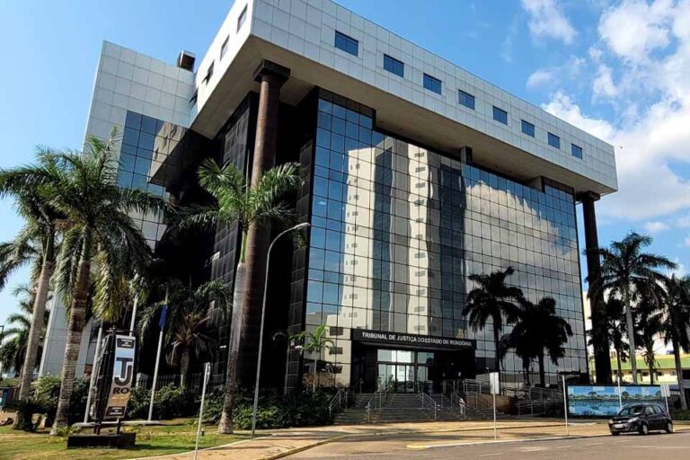 Justiça determina que Estado de Rondônia apresente fichas completas de promoção de oficiais de saúde da PM
