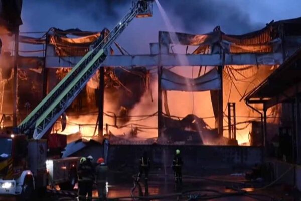 Ataques com mísseis e drones atingem Kiev e outras cidades ucranianas durante a madrugada de sábado