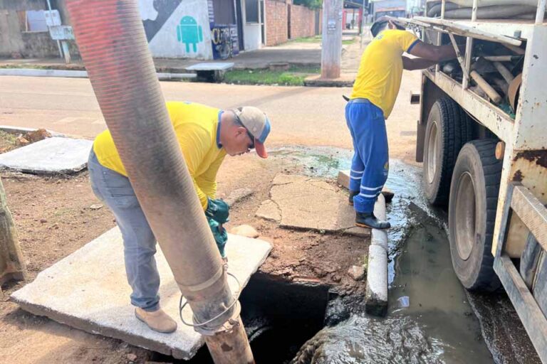 Prefeitura realiza limpeza de bocas de lobo para reforçar drenagem em Porto Velho
