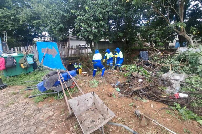 Prefeitura inicia limpeza do canal Santa Bárbara no centro de Porto Velho