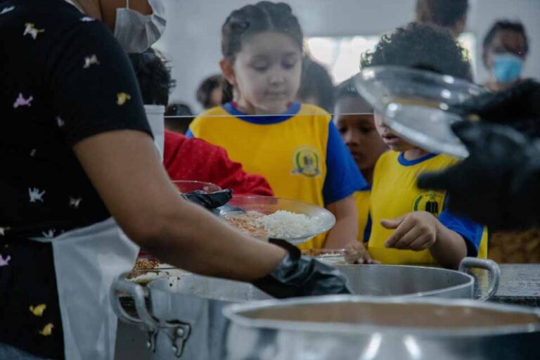 Prefeitura de Porto Velho valoriza merendeiras com evento e capacitação na rede municipal