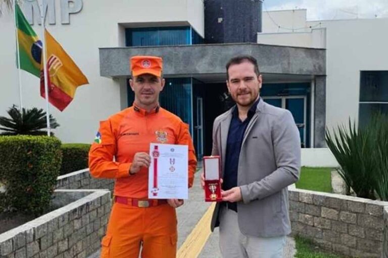 Promotor é homenageado pelos Bombeiros de Pimenta Bueno por ações em defesa da segurança pública