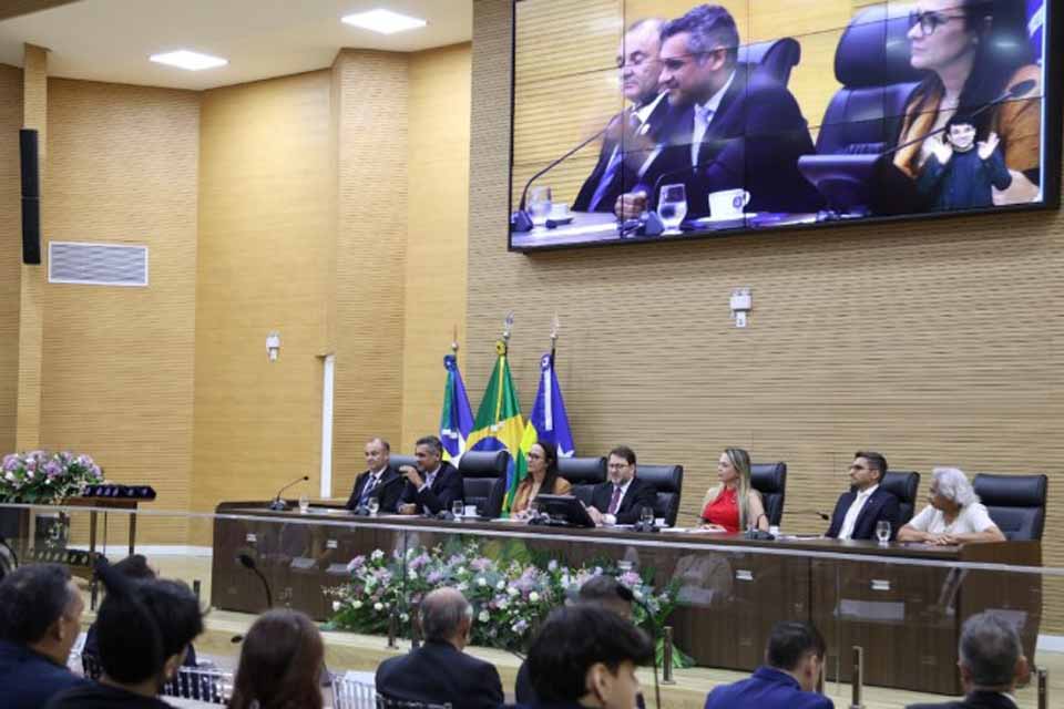 <div style="
                font-size: 18px;
                font-weight: bold;
                color: #0073aa;
                margin-bottom: 5px;
                text-transform: uppercase;
            ">REPRESENTATIVIDADE FEMININA</div>Mulheres que marcaram o Legislativo são homenageadas em sessão especial na ALERO