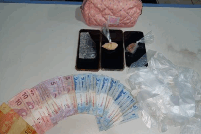 Homem é preso com drogas em casa no bairro Embratel após denúncia anônima