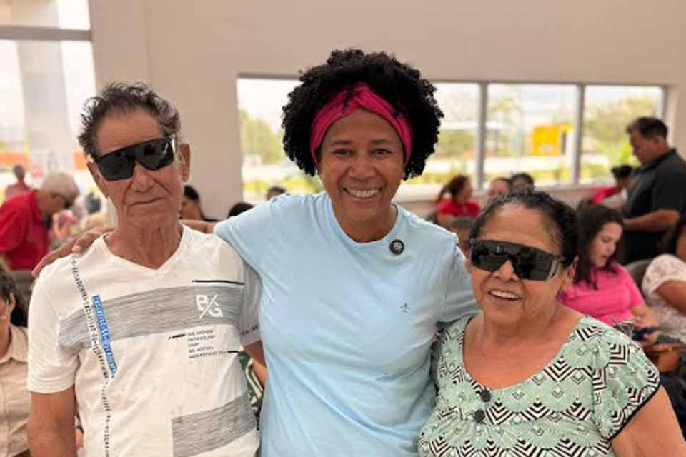 Sílvia Cristina celebra 5.600 cirurgias de catarata realizadas pelo programa Olhar de Amor
