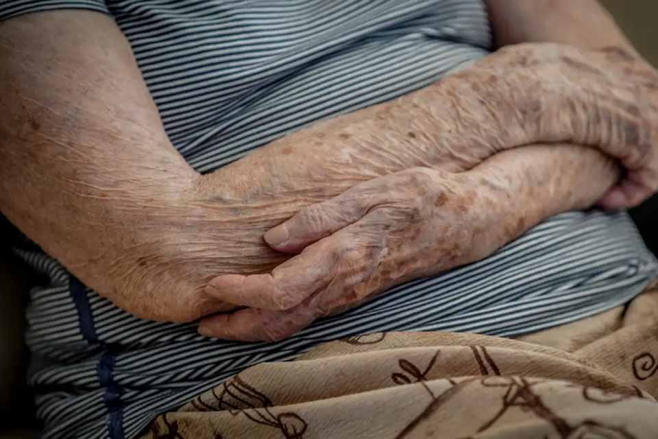 Vigilância Sanitária interdita abrigo que mantinha idosos em situação irregular