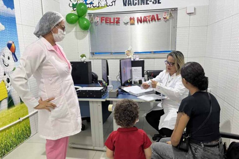 Centro de Referência para Imunobiológicos Especiais celebra 25 anos com visita institucional