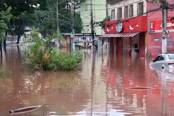 Chuva constante altera o feriado de Finados em São Paulo