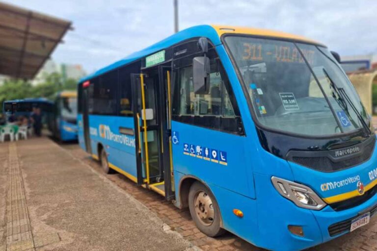 Comunidade acompanha novas rotas de ônibus após mudanças apresentadas pela Prefeitura