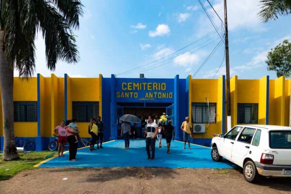 Dia de Finados reúne milhares de visitantes nos cemitérios de Porto Velho