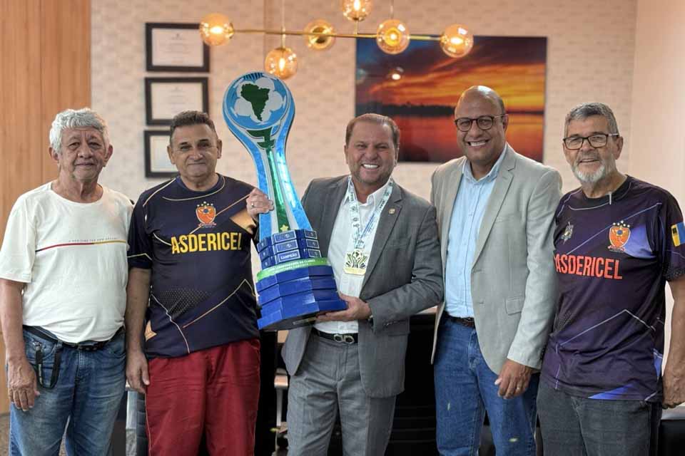 Cirone Deiró reafirma apoio ao futebol feminino da Asdericel