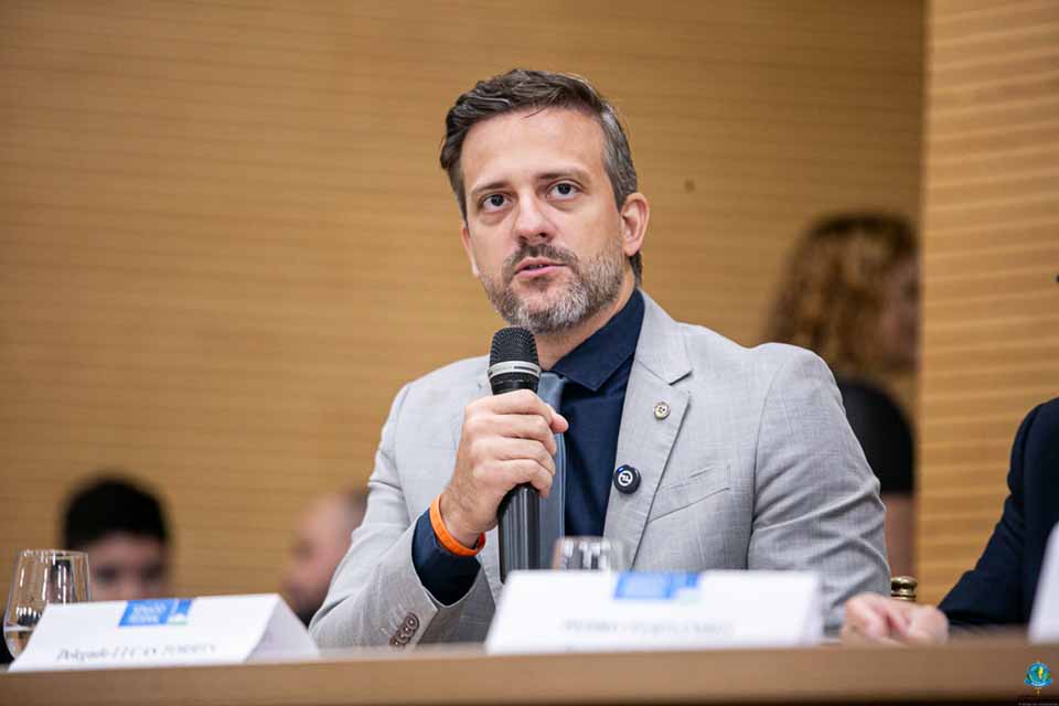 <div style="
                font-size: 18px;
                font-weight: bold;
                color: #0073aa;
                margin-bottom: 5px;
                text-transform: uppercase;
            ">REGULARIZAçãO FUNDIáRIA</div>Deputado cobra reconhecimento do papel do campo em audiência sobre embargos de terras