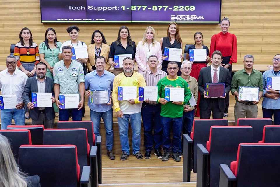 <div style="
                font-size: 18px;
                font-weight: bold;
                color: #0073aa;
                margin-bottom: 5px;
                text-transform: uppercase;
            ">DESENVOLVIMENTO SUSTENTÁVEL</div>Assembleia reconhece atuação da Pesca Esportiva e da Apicultura em sessão solene