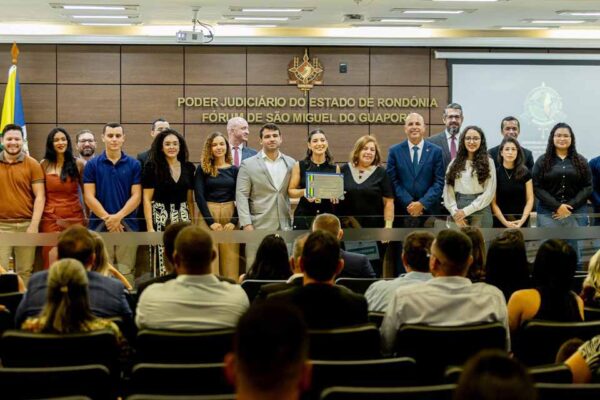 Deputado Ismael Crispin realiza sessão solene em homenagem à juíza Sophia Veiga de Assunção e profissionais da segurança pública