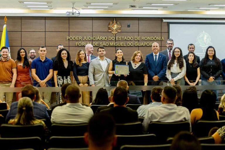 Deputado Ismael Crispin realiza sessão solene em homenagem à juíza Sophia Veiga de Assunção e profissionais da segurança pública