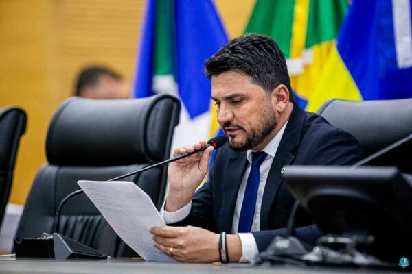 Deputado Jean Mendonça anuncia liberação de recursos para Presidente Médici