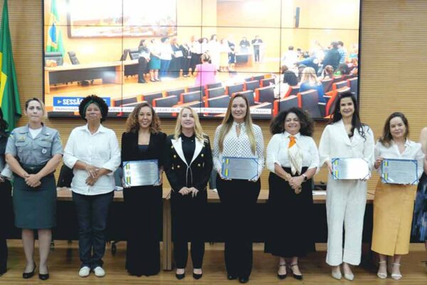 Alero entrega títulos honoríficos a mulheres reconhecidas por atuações em diferentes áreas de Rondônia