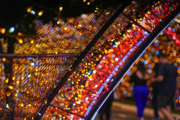 Iluminação natalina volta a integrar avenidas centrais de Porto Velho em 2025