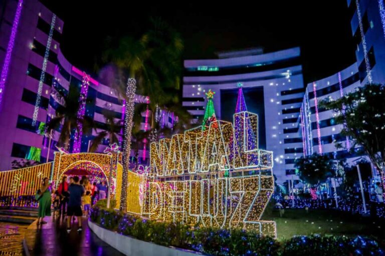 Natal de Luz 2025 transforma Palácio Rio Madeira em ponto turístico com o tema “Jardim Encantado”