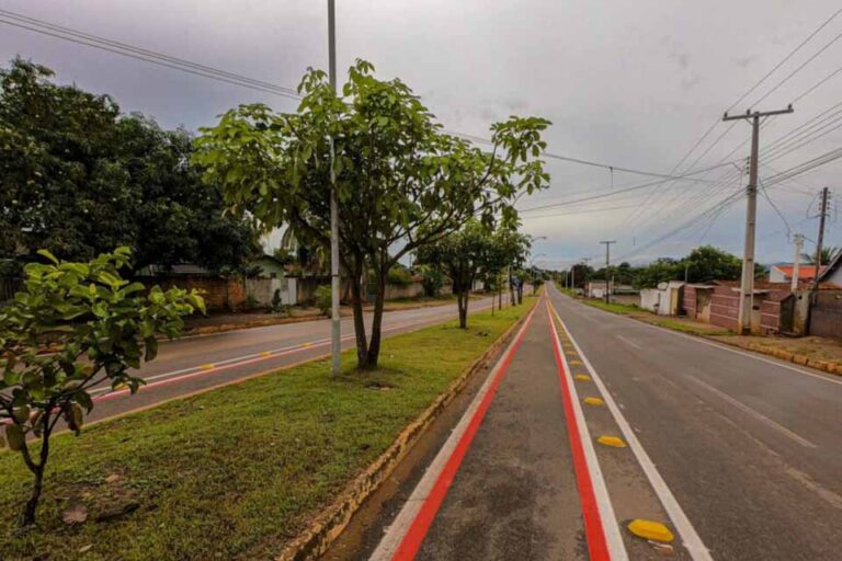 Construção de pista de caminhada avança na RO-010 e beneficia moradores de Mirante da Serra