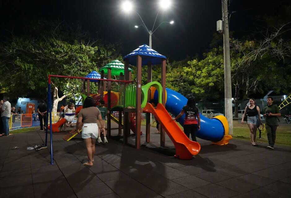 Prefeitura entrega área renovada na Praça Aluízio Ferreira