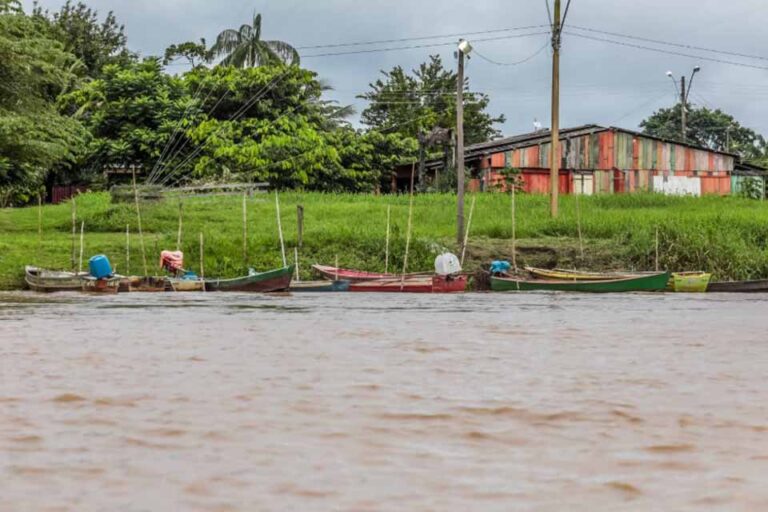 Defesa Civil orienta ribeirinhos e navegantes sobre riscos de bancos de areia e pedrais