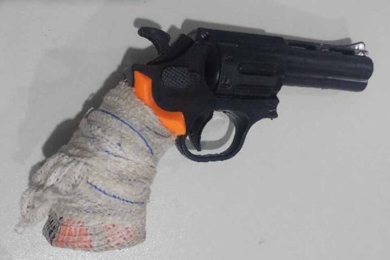 Dupla é detida após tentativa de roubo com simulacro em frente a escola em Porto Velho