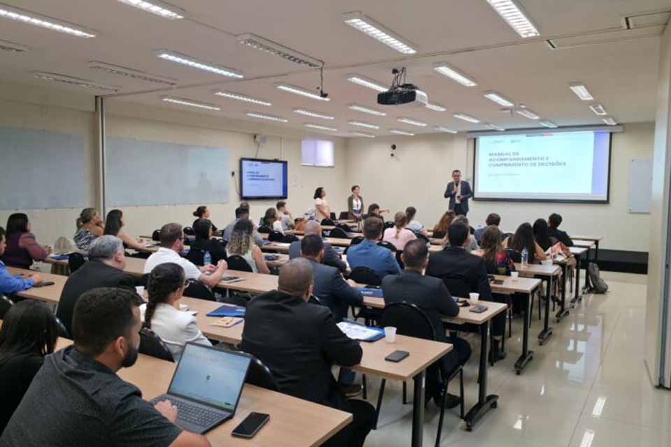 <div style="
                font-size: 18px;
                font-weight: bold;
                color: #0073aa;
                margin-bottom: 5px;
                text-transform: uppercase;
            ">CAPACITAçãO TCE-RO</div>TCE-RO e MPC promovem capacitação para aprimorar recuperação de recursos públicos