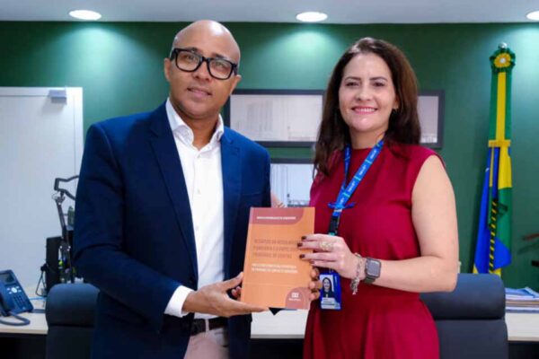 Livro examina atuação do TCE-RO na regularização fundiária e em ações voltadas ao desenvolvimento sustentável