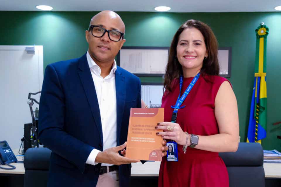 <div style="
                font-size: 18px;
                font-weight: bold;
                color: #0073aa;
                margin-bottom: 5px;
                text-transform: uppercase;
            ">REGULARIZAÇÃO FUNDIÁRIA</div>Livro examina atuação do TCE-RO na regularização fundiária e em ações voltadas ao desenvolvimento sustentável