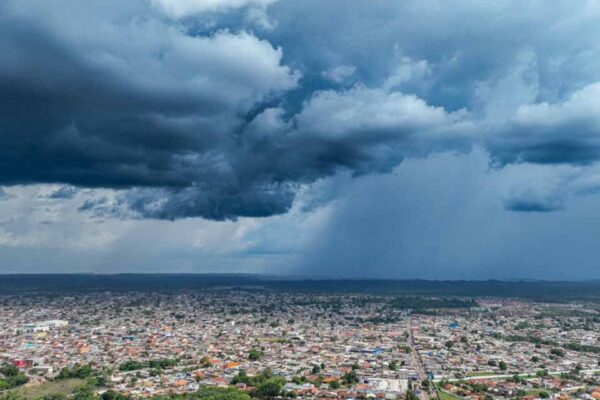Prefeitura reforça orientações para reduzir riscos durante período de chuvas e ventos fortes em Porto Velho