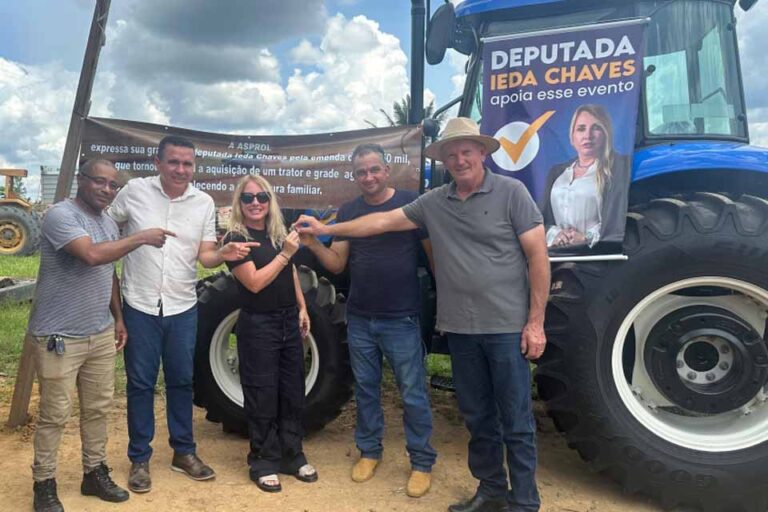 Produtores da Linha C-85 recebem maquinário agrícola adquirido com emenda de Ieda Chaves