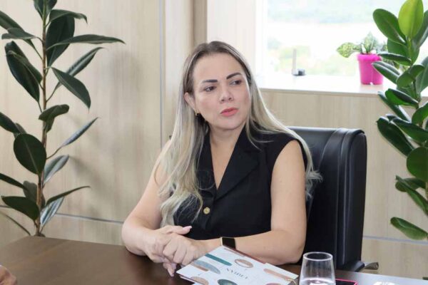 Nova ambulância reforça atendimento de urgência em Pimenteiras do Oeste com recurso da deputada Cláudia de Jesus