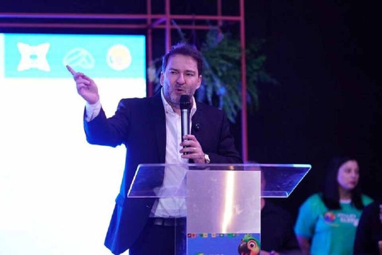 Alex Redano participa da posse da nova diretoria da APA e acompanha lançamento da Expoari 2026