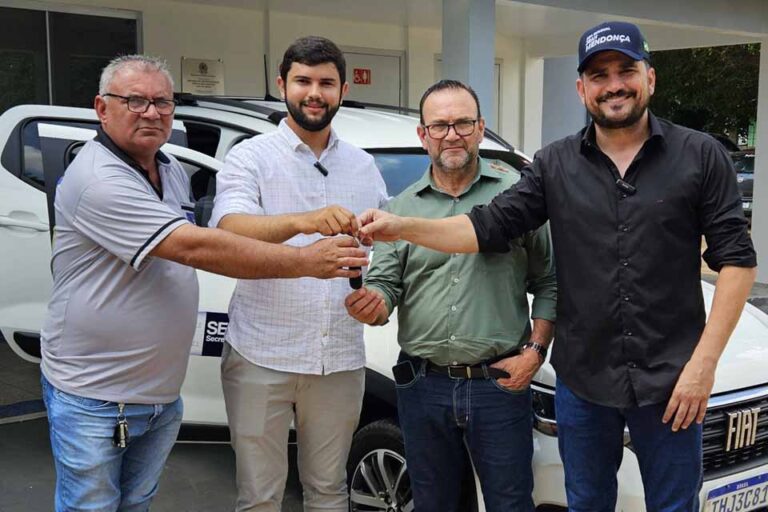 Saúde de Nova Brasilândia passa a contar com novo veículo entregue pelo deputado Jean Mendonça