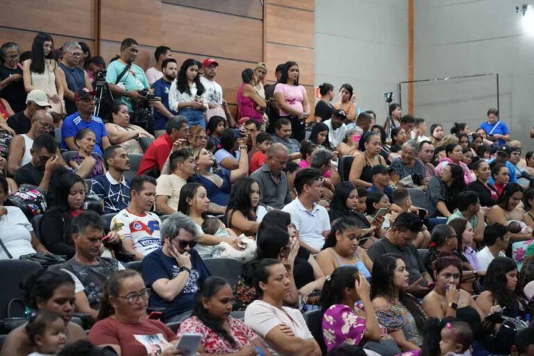 Endereços das 288 unidades habitacionais são definidos em sorteio realizado no Teatro Banzeiros