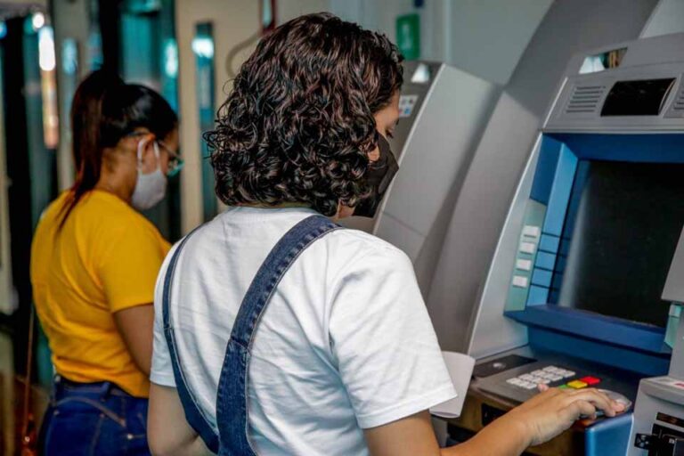 Governo de Rondônia anuncia pagamento de benefícios a servidores da Educação