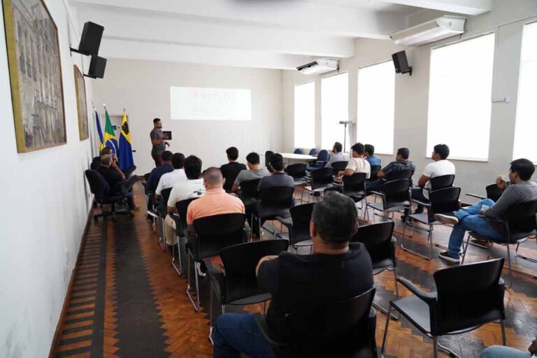 Palestra orienta homens sobre cuidados com a saúde