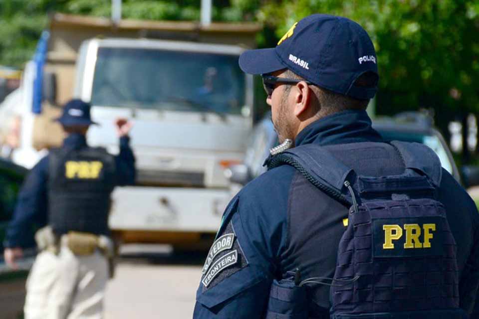 Polícia Rodoviária Federal socorre gestante após perseguição a motociclista em Ji-Paraná