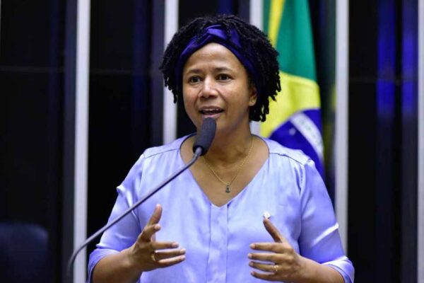 Emenda de Sílvia Cristina viabiliza curso gratuito de corte e costura em Nova Mutum Paraná