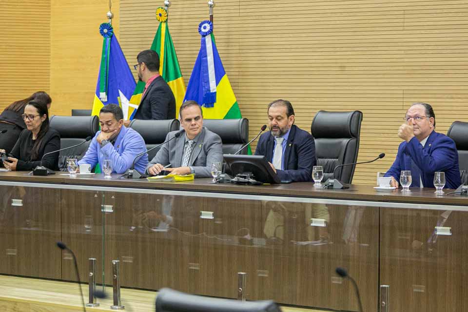 <div style="
                font-size: 18px;
                font-weight: bold;
                color: #0073aa;
                margin-bottom: 5px;
                text-transform: uppercase;
            ">FINANÇAS PÚBLICAS</div>Assembleia autoriza Rondônia a aderir a programa federal de revisão da dívida com a União