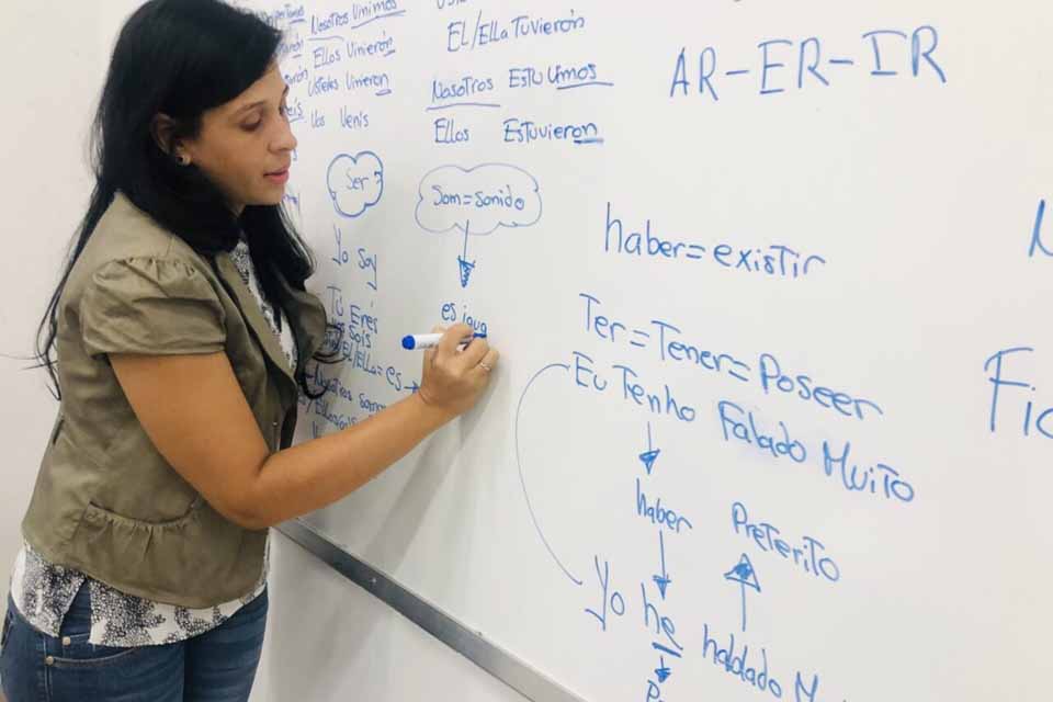 <div style="
                font-size: 18px;
                font-weight: bold;
                color: #0073aa;
                margin-bottom: 5px;
                text-transform: uppercase;
            ">SERVIDORES DA EDUCAÇÃO</div>Alero aprova abono excepcional de R$ 5 mil para servidores da educação de Rondônia